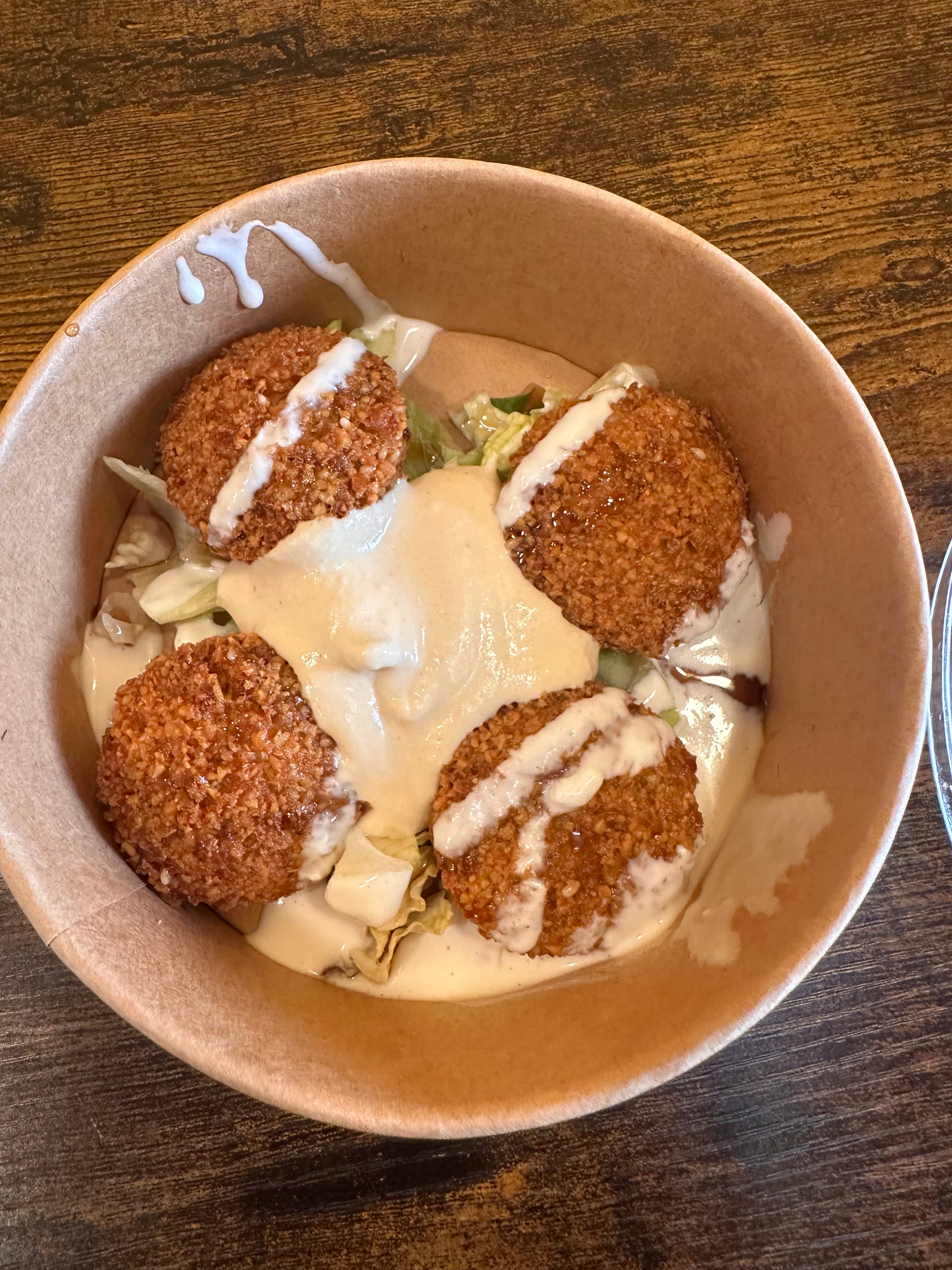 Knusprige Falafel mit Tahinasoße